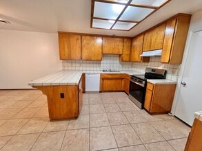 1180 Wilma Dr in Hollister, CA - Building Photo - Building Photo