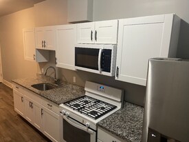 1042 Pear St in Reading, PA - Building Photo