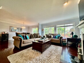 405 James Cir in Royal Oak, MI - Building Photo - Building Photo