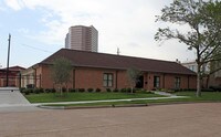 5136 Del Monte Dr in Houston, TX - Foto de edificio - Building Photo