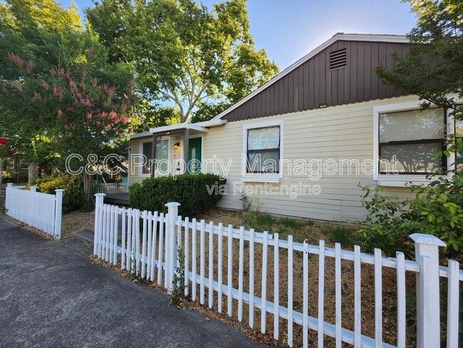 2701 42nd St in Sacramento, CA - Building Photo - Building Photo