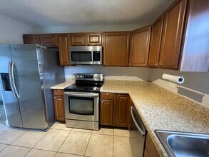 7063 W Sunrise Blvd, Unit D2 in Plantation, FL - Building Photo - Building Photo