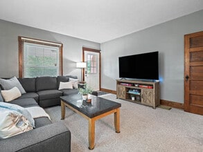 681 Washington St, Unit SI ID1496061P in Bedford, OH - Building Photo - Building Photo