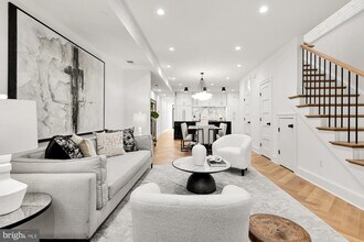 70 Q St NW, Unit B in Washington, DC - Foto de edificio - Building Photo