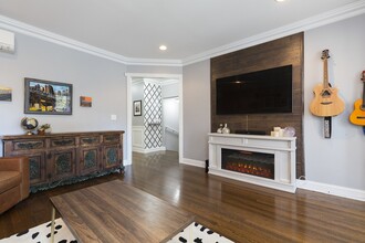 4852 N Talman Ave, Unit 2 in Chicago, IL - Building Photo - Building Photo