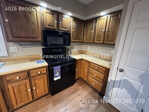 4026 Brookfield Dr in Springfield, IL - Building Photo - Building Photo