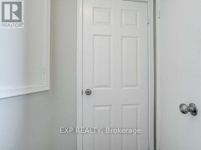28 Edinborough Ct in Toronto, ON - Building Photo - Building Photo