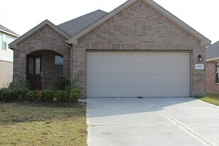 3043 Heather Grove Lane in Dickinson, TX - Building Photo