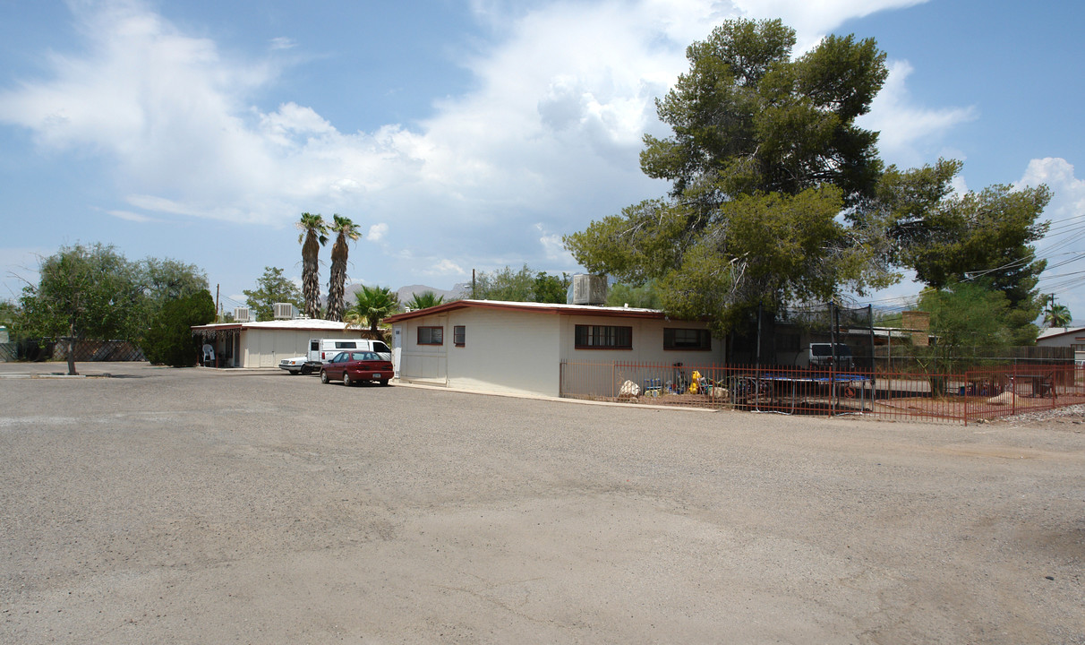 1442 W Kilburn St in Tucson, AZ - Building Photo