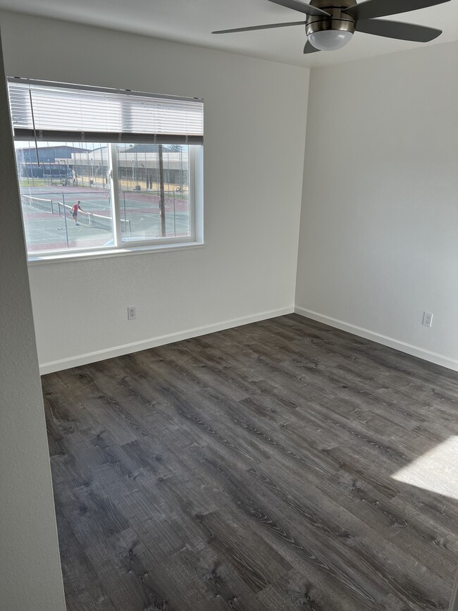 315 Gilbert Ave in Oakdale, CA - Foto de edificio - Building Photo