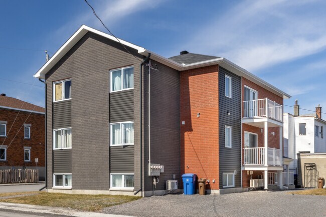 36 De Lorimier St in Gatineau, QC - Building Photo - Building Photo