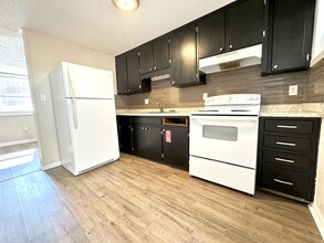 152 S John Sims Pkwy, Unit A in Valparaiso, FL - Building Photo - Building Photo
