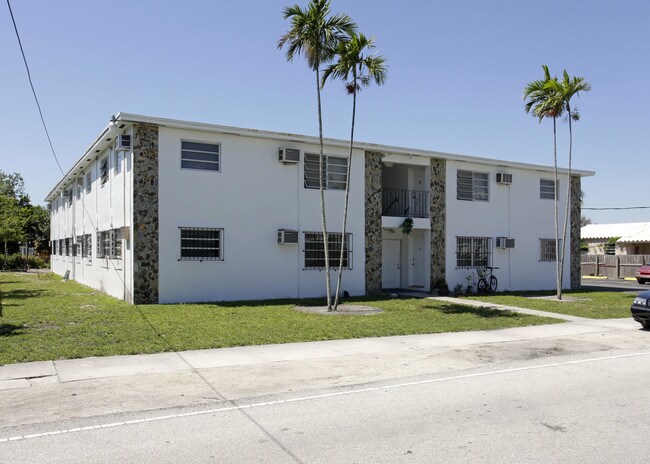 1750 NE 149th St in Miami, FL - Building Photo - Building Photo