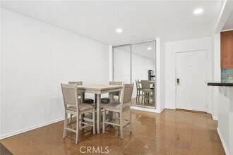7740 Redlands St, Unit M2076 in Playa Del Rey, CA - Foto de edificio - Building Photo