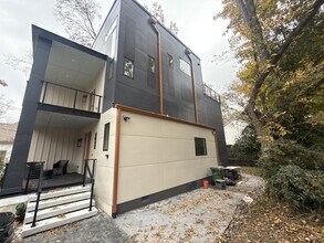 1073 Hemphill Ave NW in Atlanta, GA - Foto de edificio - Building Photo