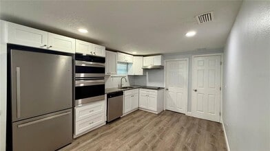 1412 New York Ave in St. Cloud, FL - Building Photo - Building Photo