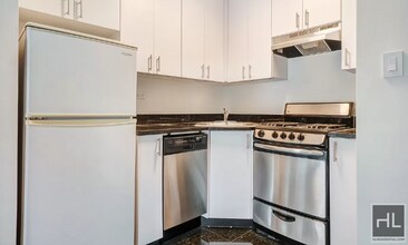 WEST 8 STREET in New York, NY - Building Photo - Building Photo