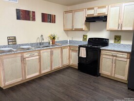 120 Delmar St in San Antonio, TX - Building Photo