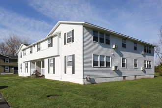 Plymouth Meeting Apartments in Liverpool, NY - Building Photo - Building Photo