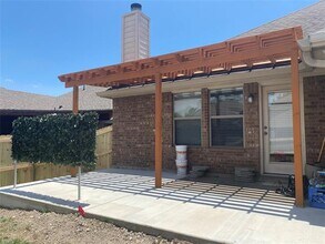 204 Dancing Light Ln in Red Oak, TX - Building Photo - Building Photo