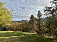 2555 Wards Creek Rd in Rogue River, OR - Building Photo - Building Photo