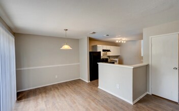 7058 W Gulf Bank Rd in Houston, TX - Building Photo - Building Photo