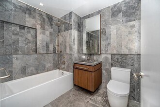 208 Delancey St in New York, NY - Building Photo - Building Photo