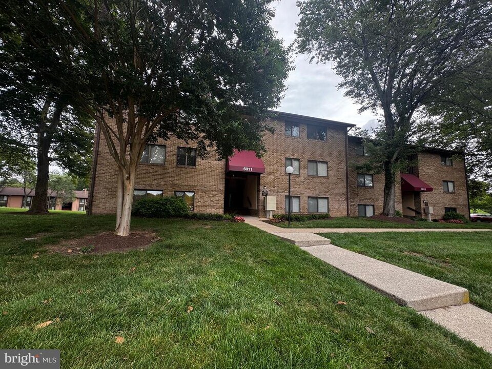 6011 Majors Ln in Columbia, MD - Building Photo