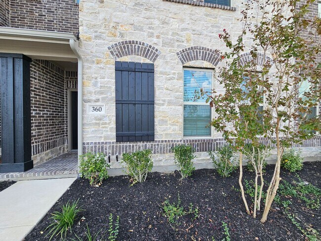 360 Greenhouse Dr in Plano, TX - Foto de edificio - Building Photo