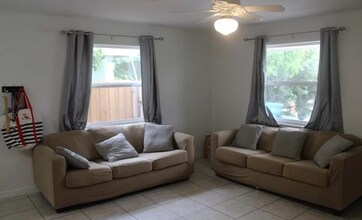 4405 Thomasson Ln, Unit 1 in Naples, FL - Building Photo - Building Photo
