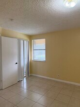 2521 NW 56th Ave, Unit 8 in Lauderhill, FL - Building Photo - Building Photo