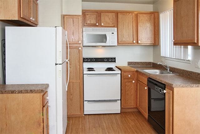 Southgate Park Apartments and Townhomes in Southgate, MI - Building Photo