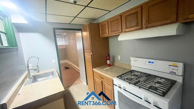 property at 403 E Norwegian St