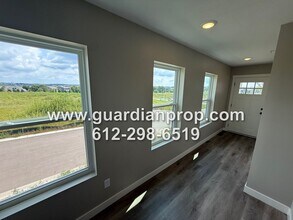 8863 Granite Ct in Woodbury, MN - Building Photo - Building Photo