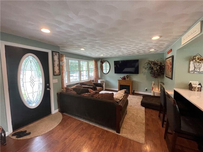 580 Old Main St in Coventry, RI - Foto de edificio - Building Photo