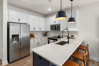 Avery Square in Charlotte, NC - Building Photo - Building Photo