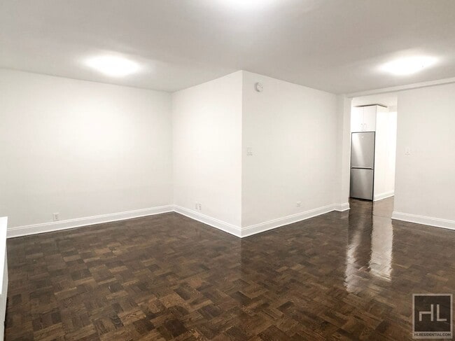 160 E 55th St in New York, NY - Building Photo - Building Photo