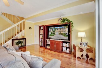 474 Capistrano Dr in Palm Beach Gardens, FL - Foto de edificio - Building Photo