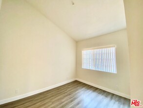 6941 Hazeltine Ave in Los Angeles, CA - Building Photo - Building Photo