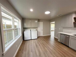 3705 N Elm St in Fort Worth, TX - Building Photo - Building Photo