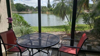 5677 Ashton Lake Dr in Sarasota, FL - Building Photo - Building Photo