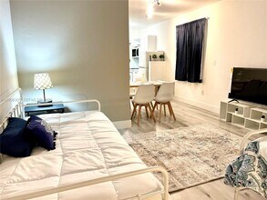 825 Euclid Ave in Miami Beach, FL - Building Photo - Building Photo