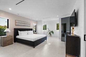 201 Bedford Dr in Beverly Hills, CA - Building Photo - Building Photo