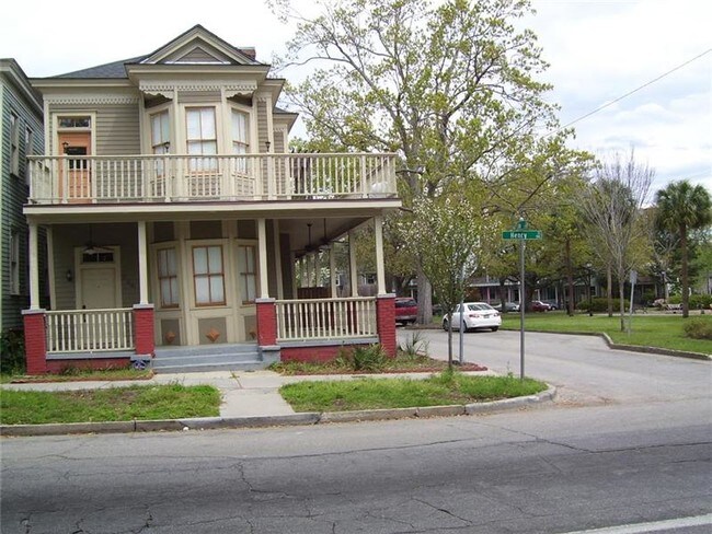 524 E Henry St-Unit -(Furnished or Unfrni in Savannah, GA - Building Photo - Building Photo
