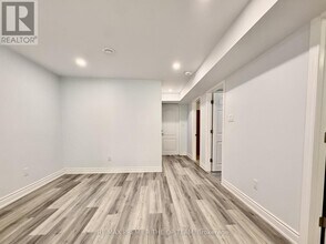 120 Royal Palm Dr in Brampton, ON - Building Photo - Building Photo