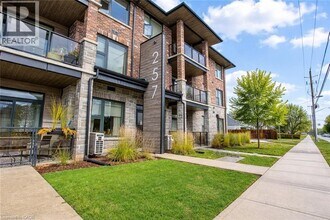 257 Millen Rd in Hamilton, ON - Building Photo - Building Photo