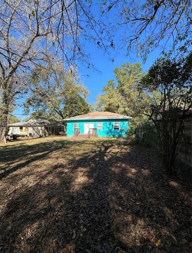 836 E Price St in Paris, TX - Building Photo - Building Photo