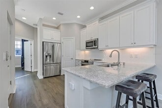 4063 Rocky Shores Dr in Tampa, FL - Building Photo - Building Photo