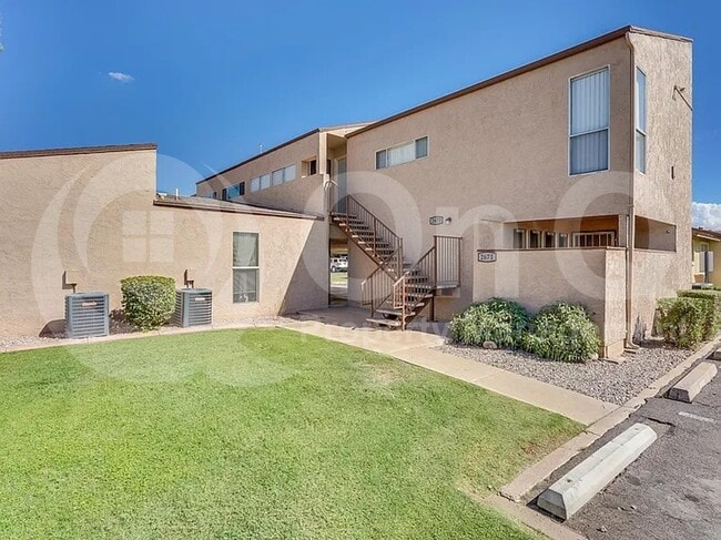 property at 2673 E Oakleaf Dr