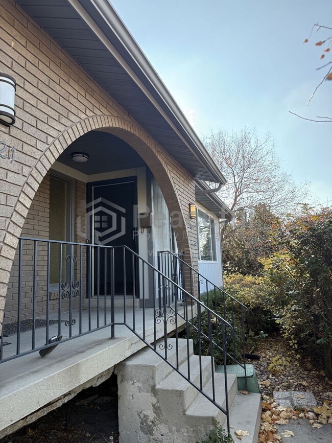 property at 2025 Broadmoor St S